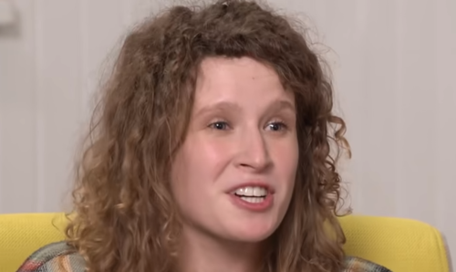 Журнал «Лиза» пригрозил певице Монеточке судом за применение их логотипа в соцсетях