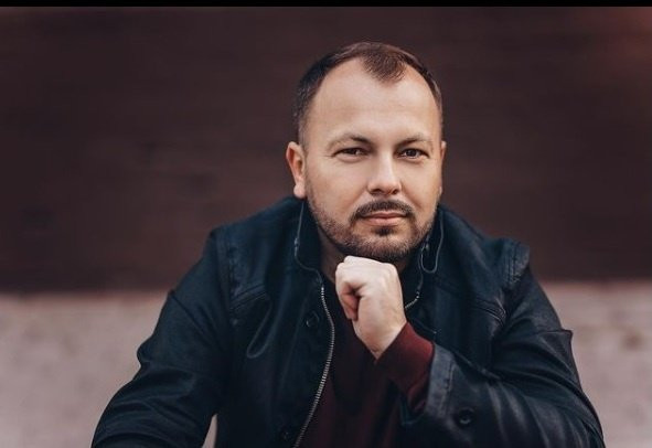 Мумия в телешоу «Маска» флиртовала с Региной Тодоренко и оказалась знаменитым музыкантом