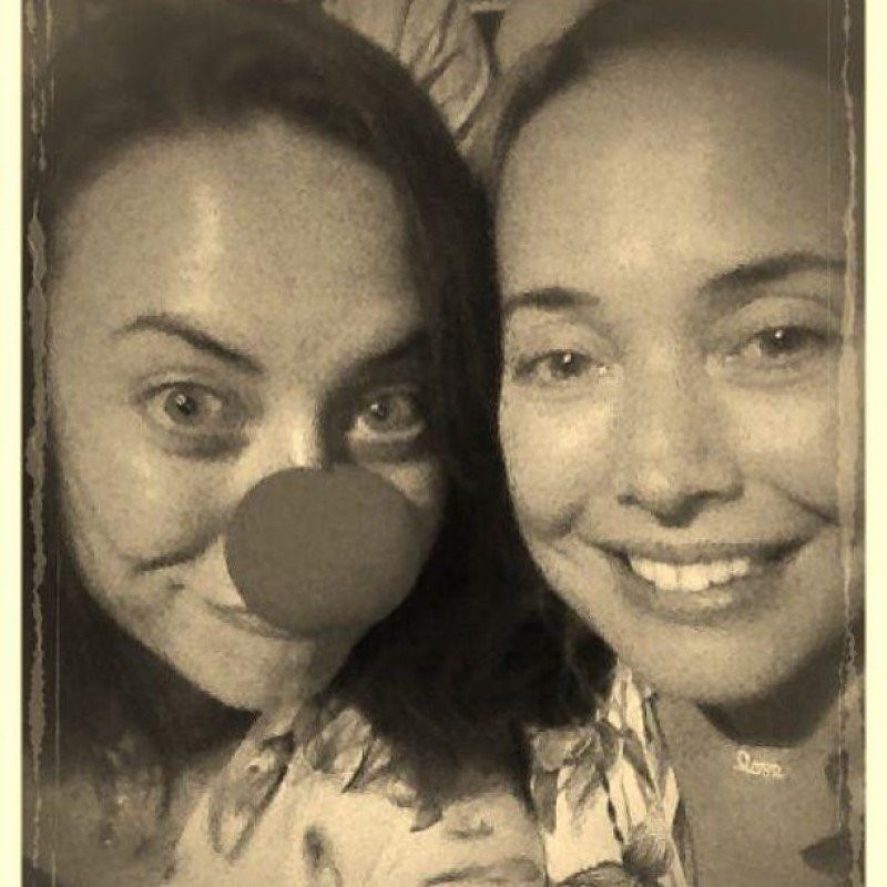 В Сети появилось архивное фото Жанны Фриске с родной сестрой Натальей