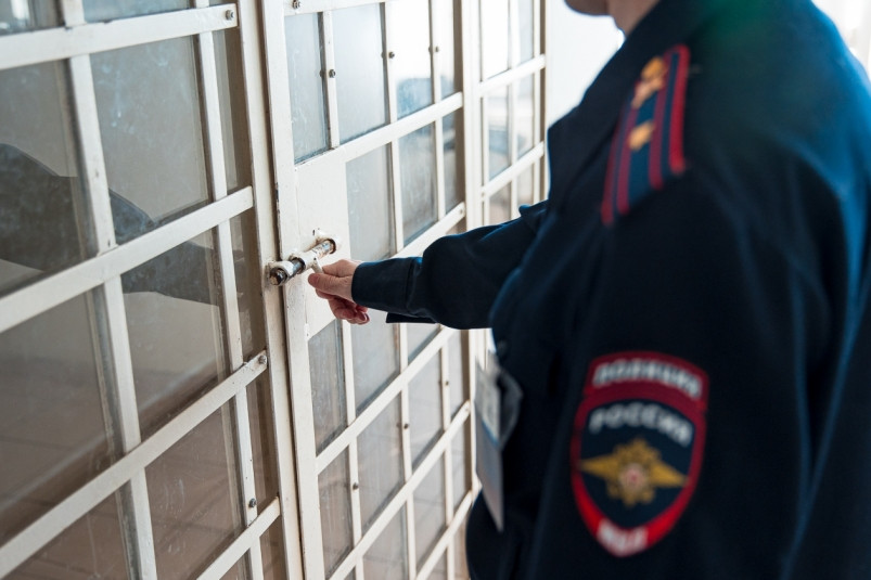 Криминальных курьеров телефонных аферистов задержали во Владивостоке