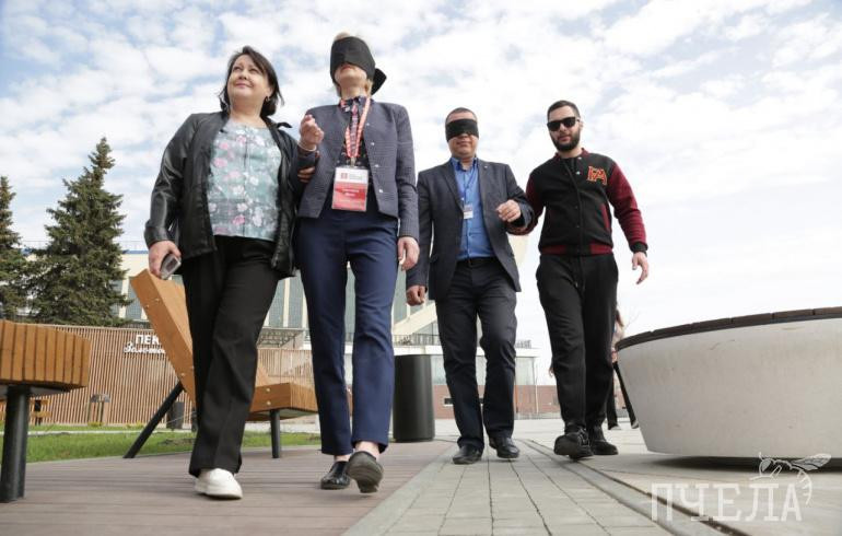 Доступность городской среды Челябинска проверили квестом для «невидящих»