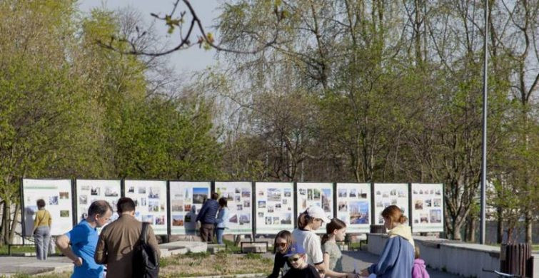 О важных периодах жизни Москвы рассказывает фотовыставка, посвященная памяти Юрия Лужкова 