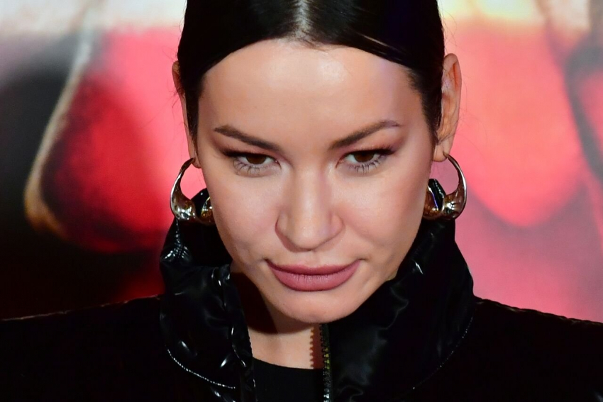 StarHit: Члены жюри телешоу «Маска» сразу же раскрыли, кто скрывался под маской Кактуса