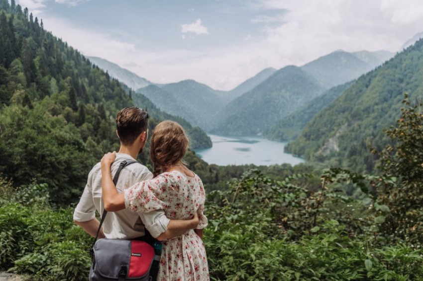 РСТ: россияне могут отдохнуть в Абхазии, Белоруссии и Казахстане за 50 тысяч