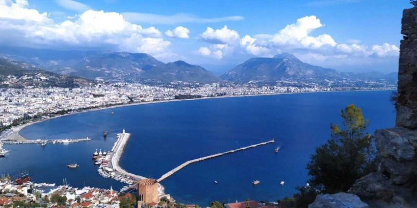 С 31 октября в Анталье и Алании ожидаются дожди с грозой и как турки обрадовались выходным в России