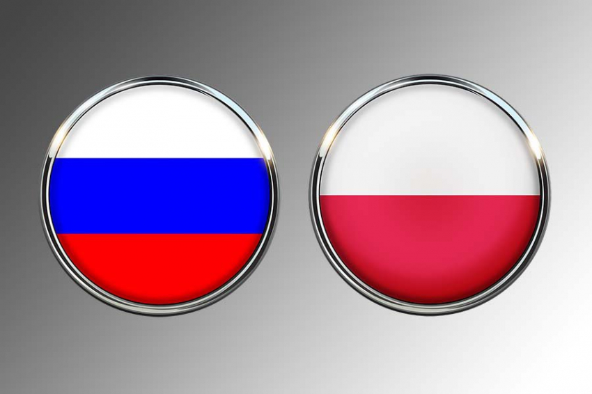 Власти Варшавы в сопровождении полиции ворвались в здание школы при российском посольстве