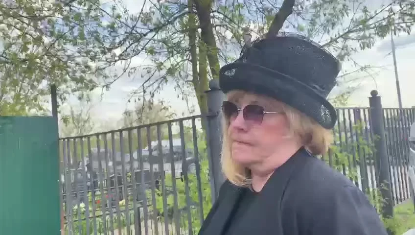 На похоронах модельера Вячеслава Зайцева был замечен двойник Аллы Пугачевой