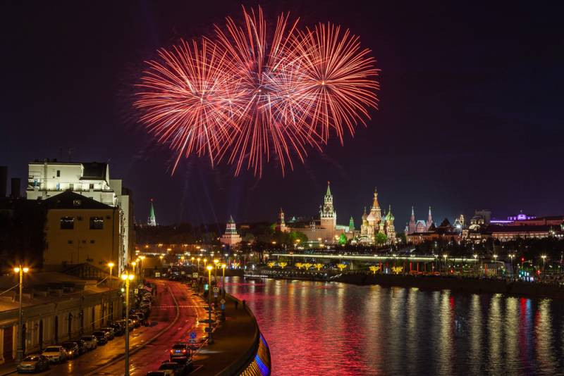 Салют Победы в Москве и Санкт-Петербурге, 9 мая 2023 года: точное время, площадки, ссылка на прямую трансляцию