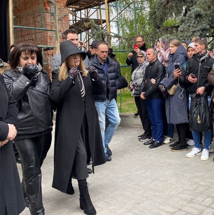 Пугачева приехала на прощание с Валентином Юдашкиным