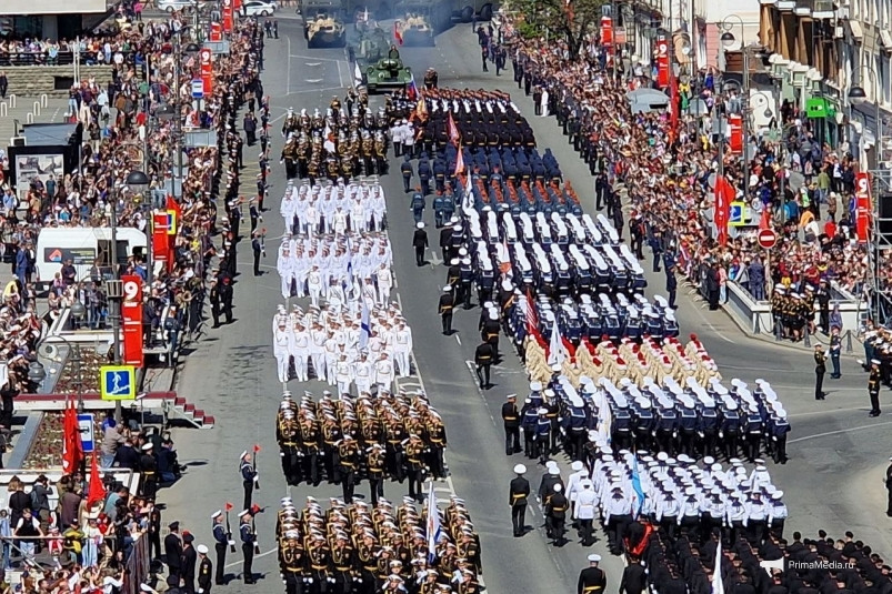 Во Владивостоке прошел военный парад в честь Дня Победы (видео)