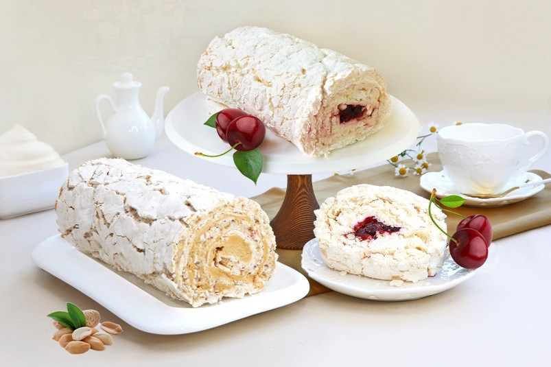 Вкусная новинка: невесомый меренговый рулет от “Владхлеб”