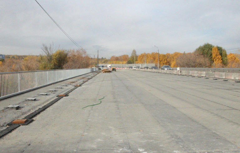 В мэрии рассказали, когда закончится ремонт моста через реку Миасс около Першино