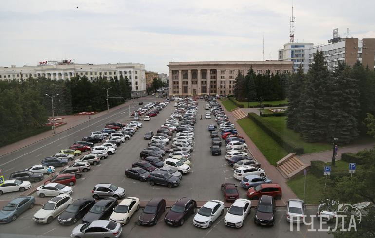 Челябинские власти решили, кто получит право на бесплатную парковку в центре города