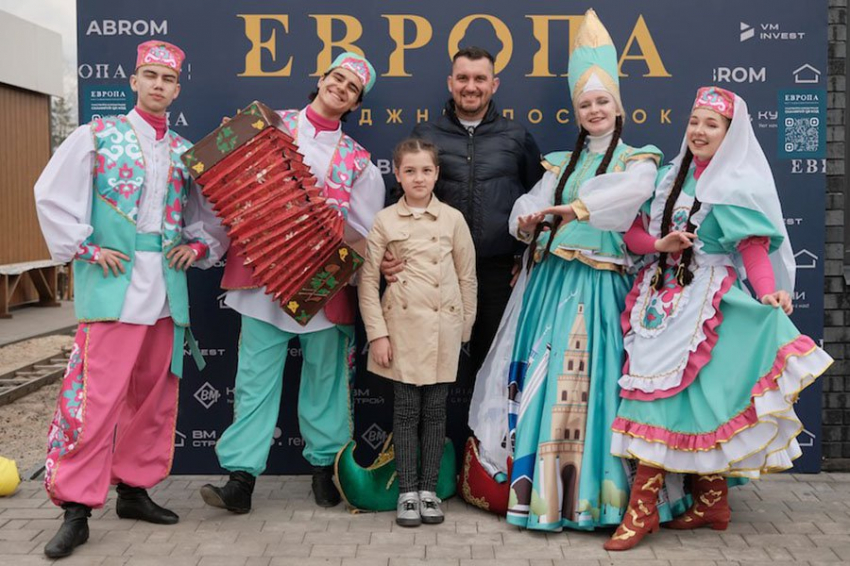 Год с начала строительства концептуального поселка «Европа» отметила компания ВМ Строй