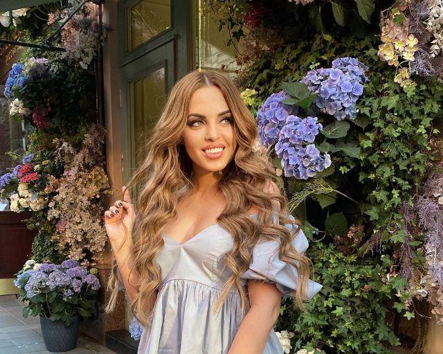 Юлия Ефременкова в слезах призналась, что до сих пор не может пережить смерть матери