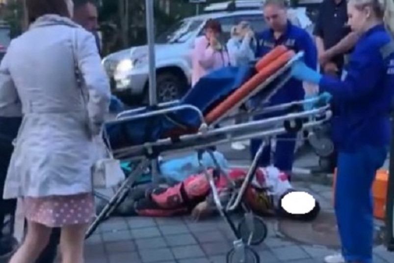 Жуткие кадры ДТП с мотоциклистами и женщиной в центре Владивостока