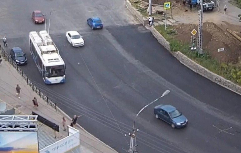 В Челябинской области водитель троллейбуса сбил женщину возле остановки