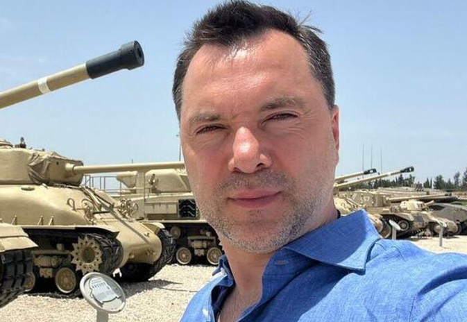 Алексей Арестович вступился за парня, которого затравили за песни Цоя во Львове