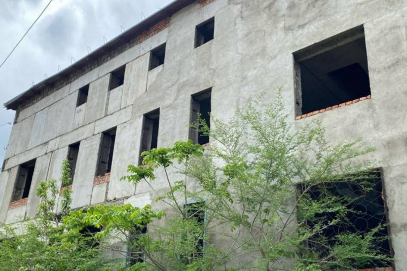 Подросток в Приморье получил травму при падении с заброшенного здания