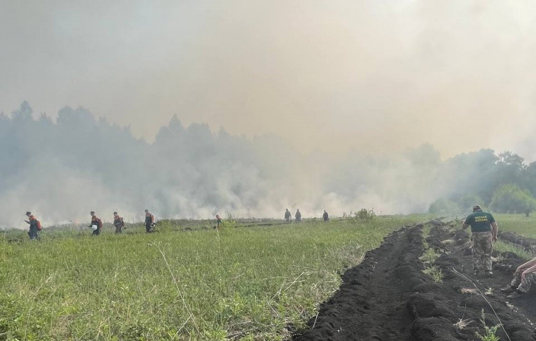 В Челябинской области на седьмые сутки локализовали крупный торфяной пожар