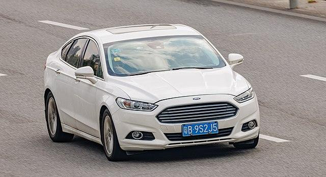 В сети показали удешевленную версию Ford Mondeo