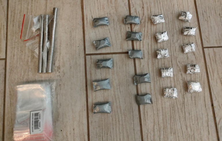 В Челябинске задержали семью наркодилеров, распространявших свёртки с мефедроном