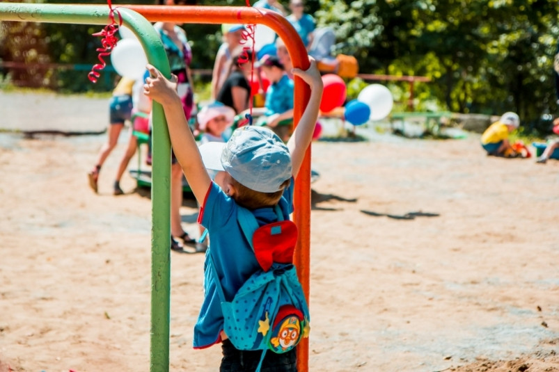 Ребенок получил травмы, играя на спортивной площадке в Находке