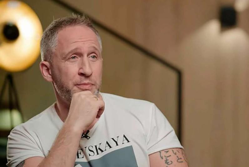 Оскар Кучера назвал Лайму Вайкуле «стареющей гнидой»