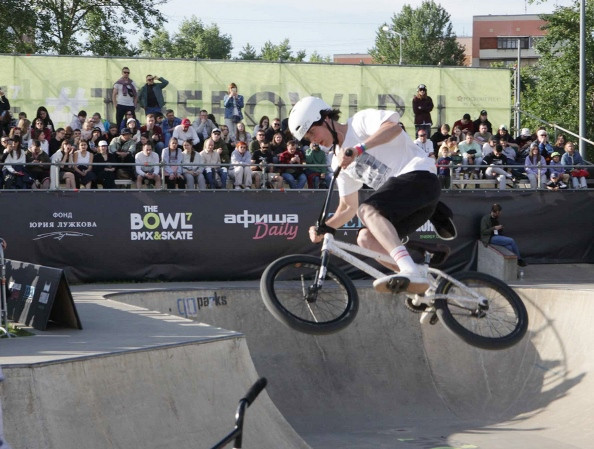 Спортсменов фестиваля The BOWL за наиболее зрелищные выступления наградил Фонд Юрия Лужкова - Новая общественная газета