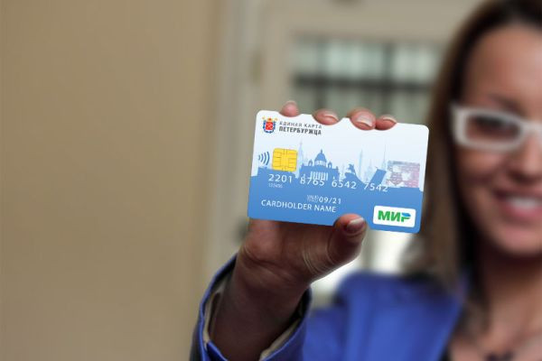 Смольный пытается реанимировать непопулярную «Единую карту петербуржца» опросами и скидками