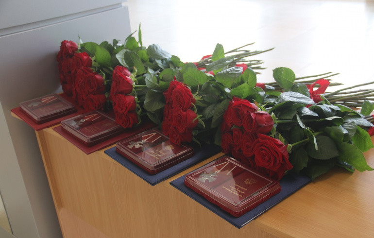 Семьям погибших на Украине военнослужащих из Магнитогорска вручили Ордена мужества