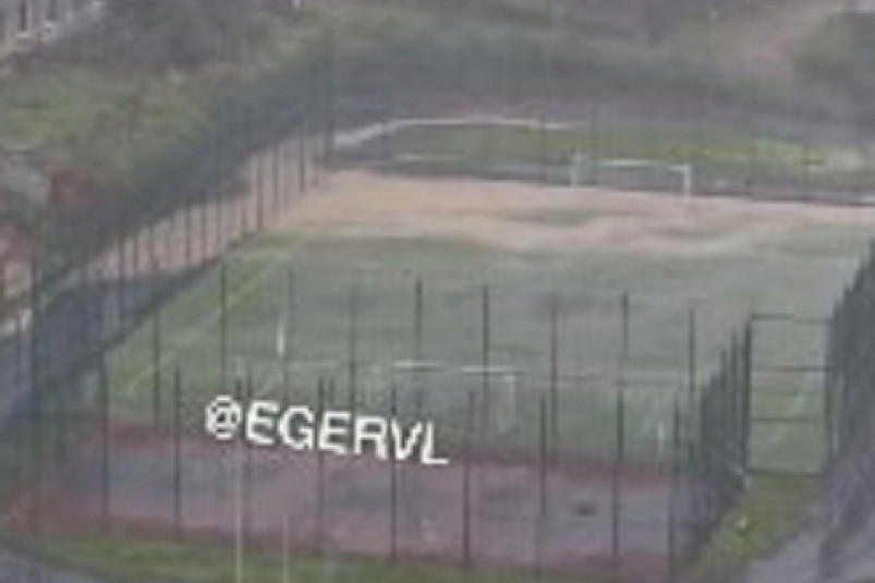 Отремонтированный стадион целиком затопило в элитном районе Владивостока