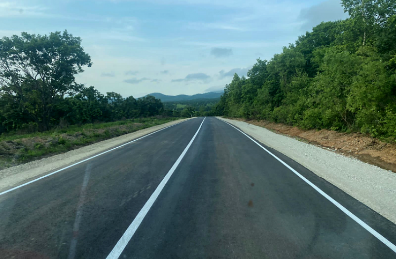 Один из участков на трассе в Хасанский район отремонтировали с опережением сроков