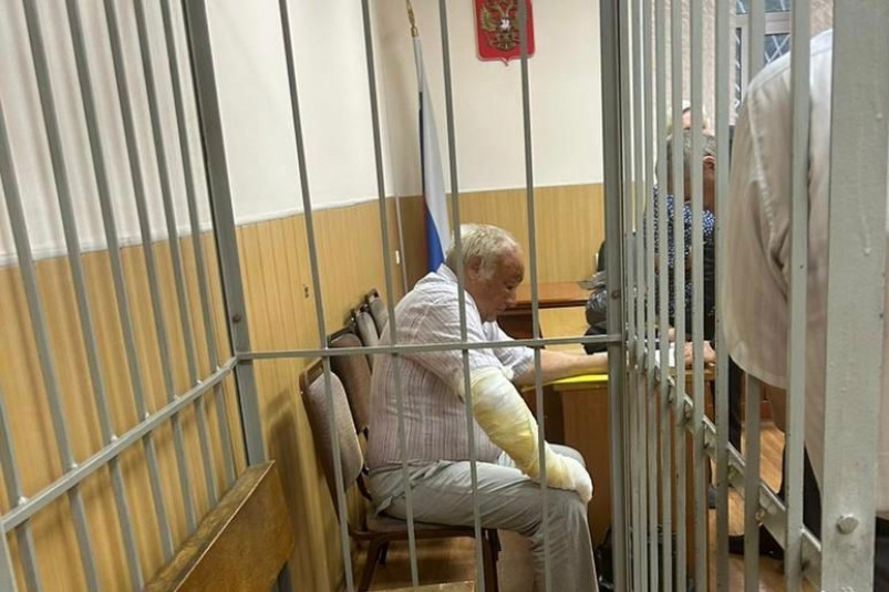 Мужчину, чуть не убившего двух людей в Трудовом, отправили в СИЗО