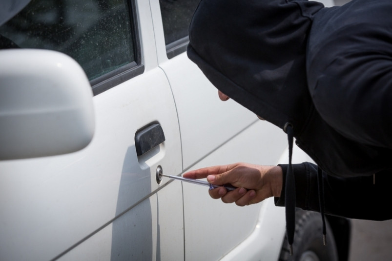 Силовики “взяли” автоугонщика в Приморье прямо на месте кражи