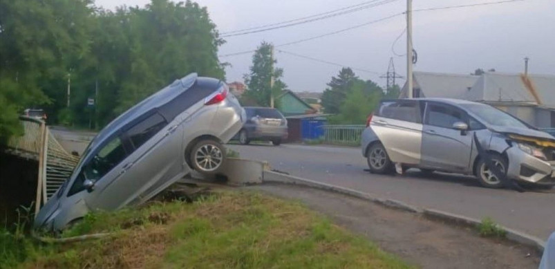 Появились новые фото опасной аварии в Приморье – снимки с места