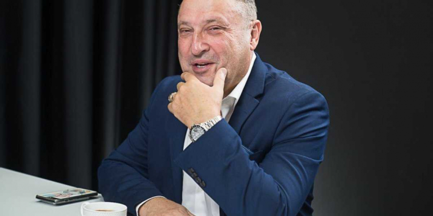 Бывший офицер флота США Гарри Табах. Если он думает как большинство офицеров в США, то мне страшно за мир