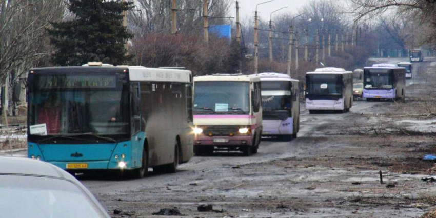 Началось! Жителей Донбасса массово эвакуириуют в Россию: пахнет войной