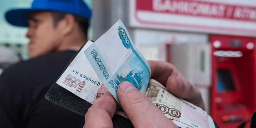 Узбекистан и Таджикистан стали лидерами по росту денежных переводов из России