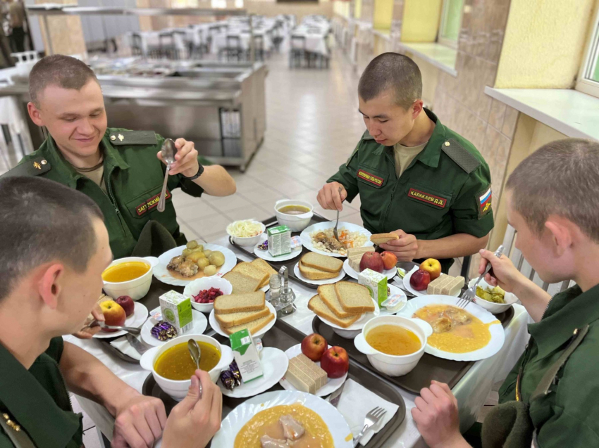 Главный праздник: защитники Отечества отметили День России со вкусом