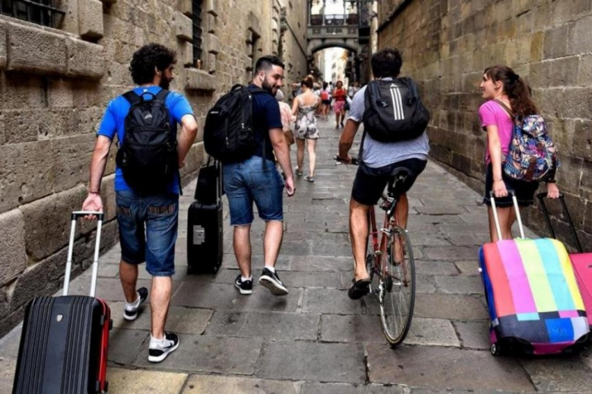 Euronews: отсутствие туристов из РФ стало ударом для Европы