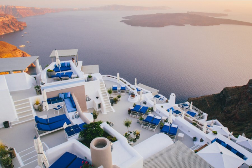 Запрет на российских туристов привел к банкротству отелей в Греции