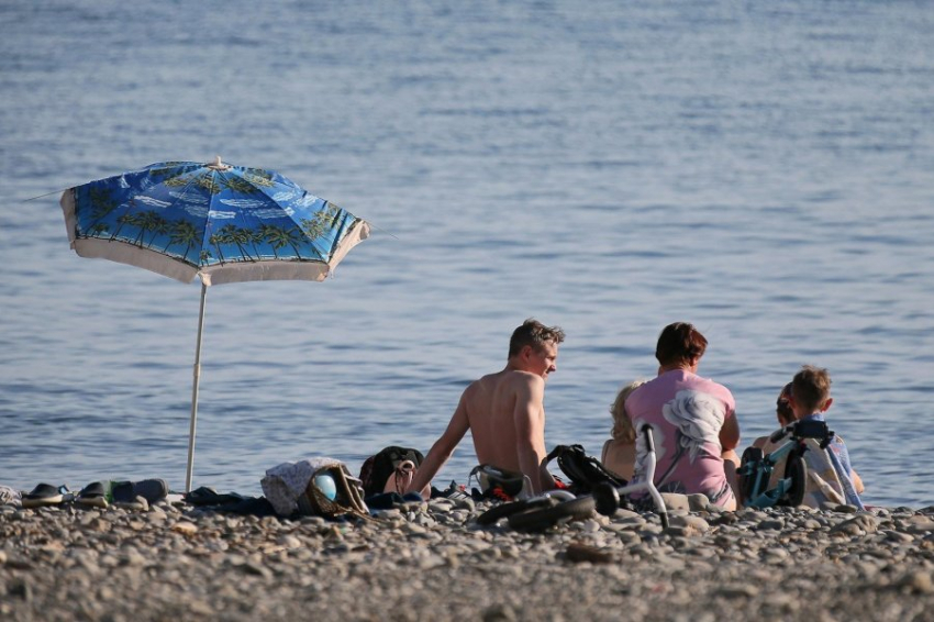 Граждане РФ вернулись к отдыху после напряженных выходных