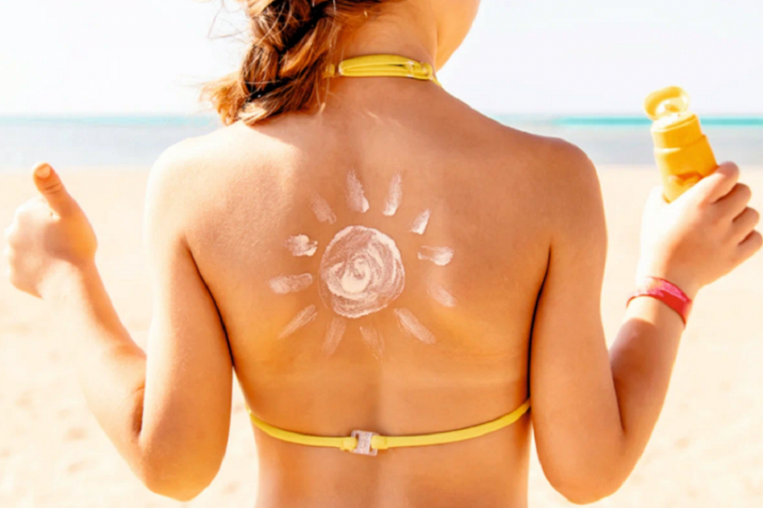 Эндокринолог Бинатова предупредила, что при недостатке витаминов загар может быть опасным для здоровья