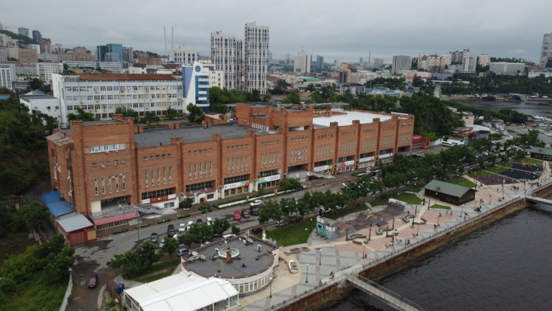 У СК “Олимпиец” на пять дней ограничили движение и парковку автомобилей