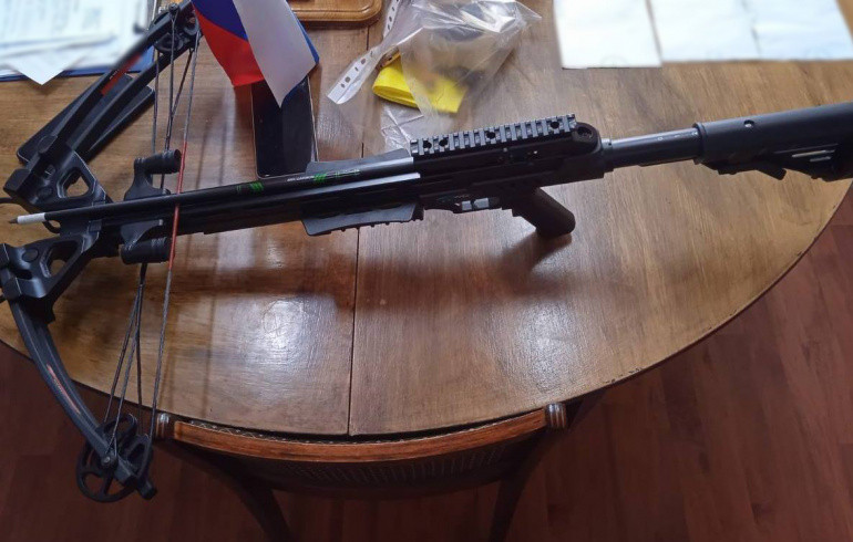 В Копейске мужчина пытался выстрелом из арбалета забросить наркотики в колонию