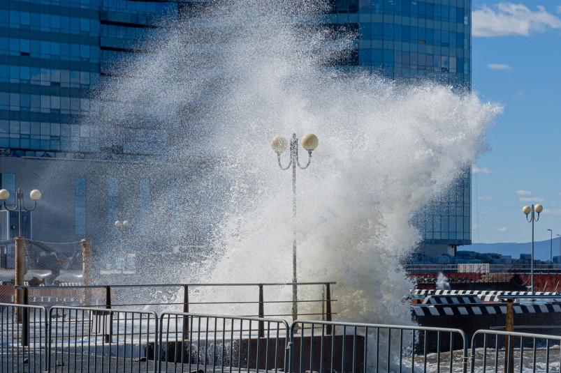 Надвигающийся на Приморье шторм угрожает паводками и подтоплениями