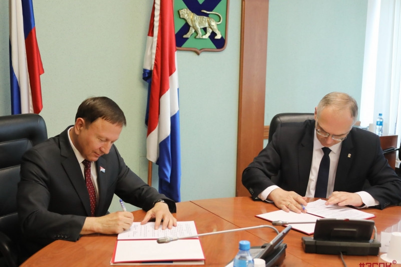 Народный Совет ДНР подписал соглашение с Законодательным собранием Приморья