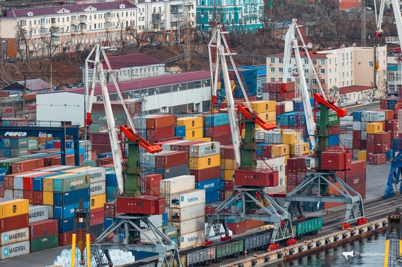 Полпреду Трутневу доложили о планах развития порта Владивосток