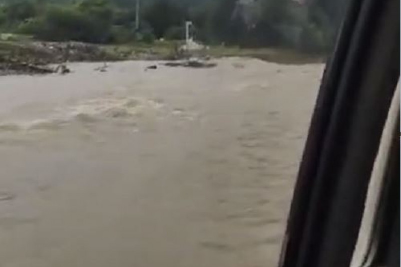 Затопило капитально: что творится на дороге Приморья после жесткого ливня